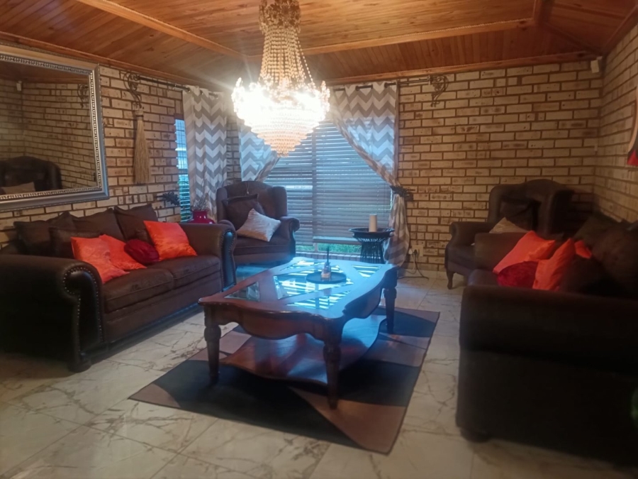 3 Bedroom Property for Sale in Roylglen Gardens Northern Cape